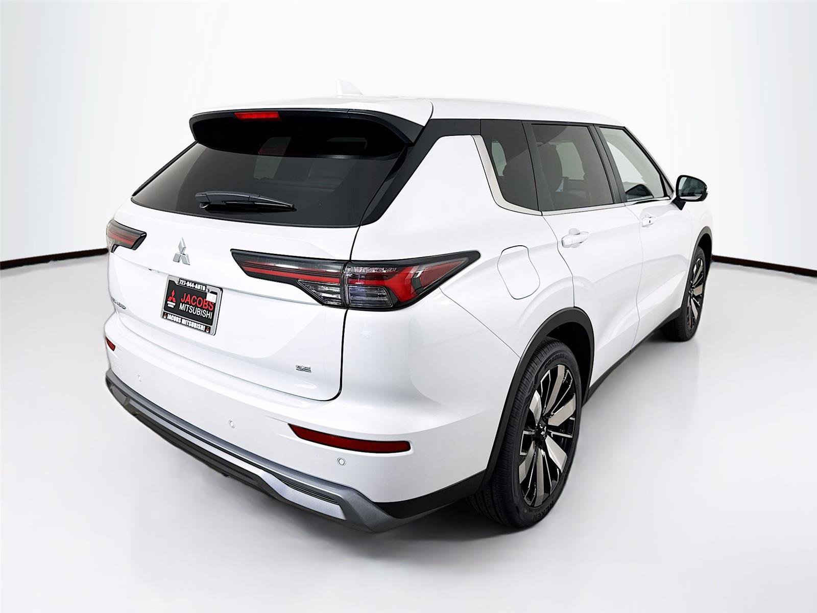New 2026 Mitsubishi Outlander SE image 7
