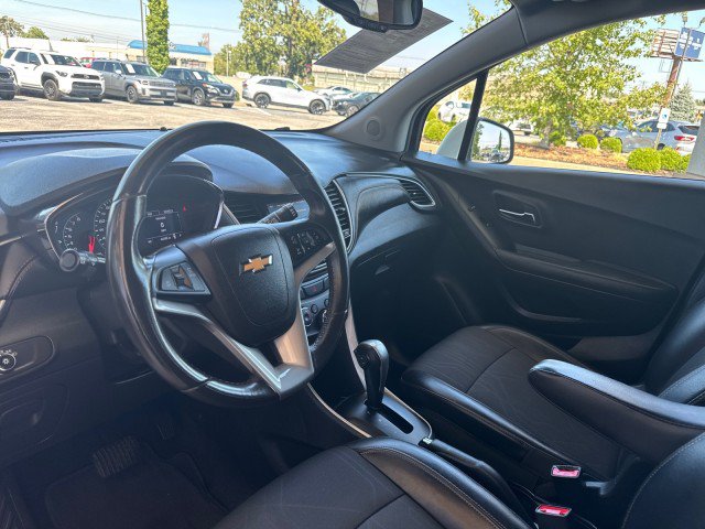 Used 2020 Chevrolet Trax LT w/ Driver Confidence Package FWD image 10