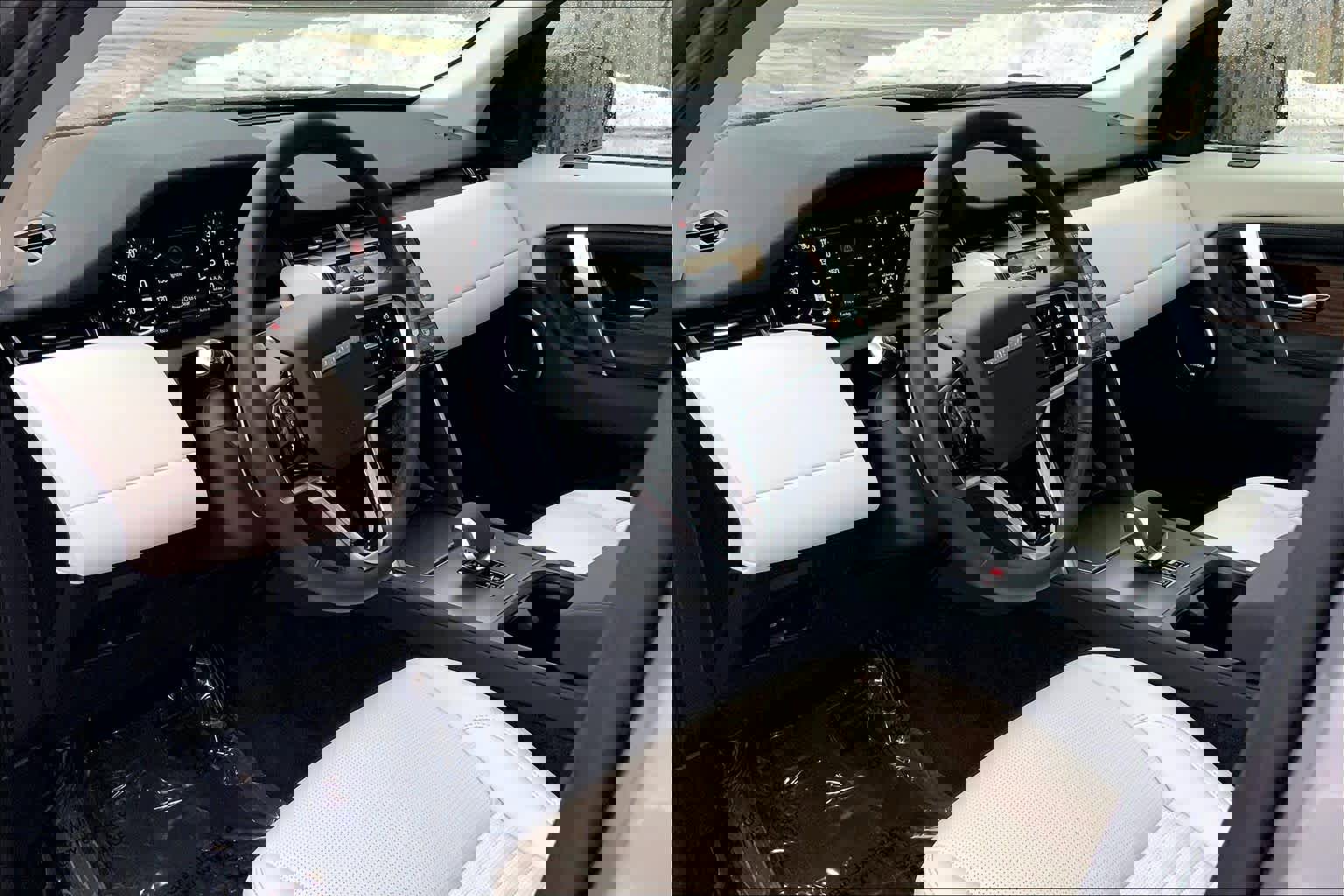 Used 2025 Land Rover Discovery Sport S image 17