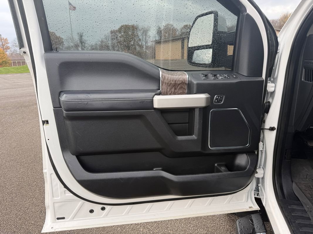 Used 2019 Ford F250 Lariat w/ Chrome Package image 14
