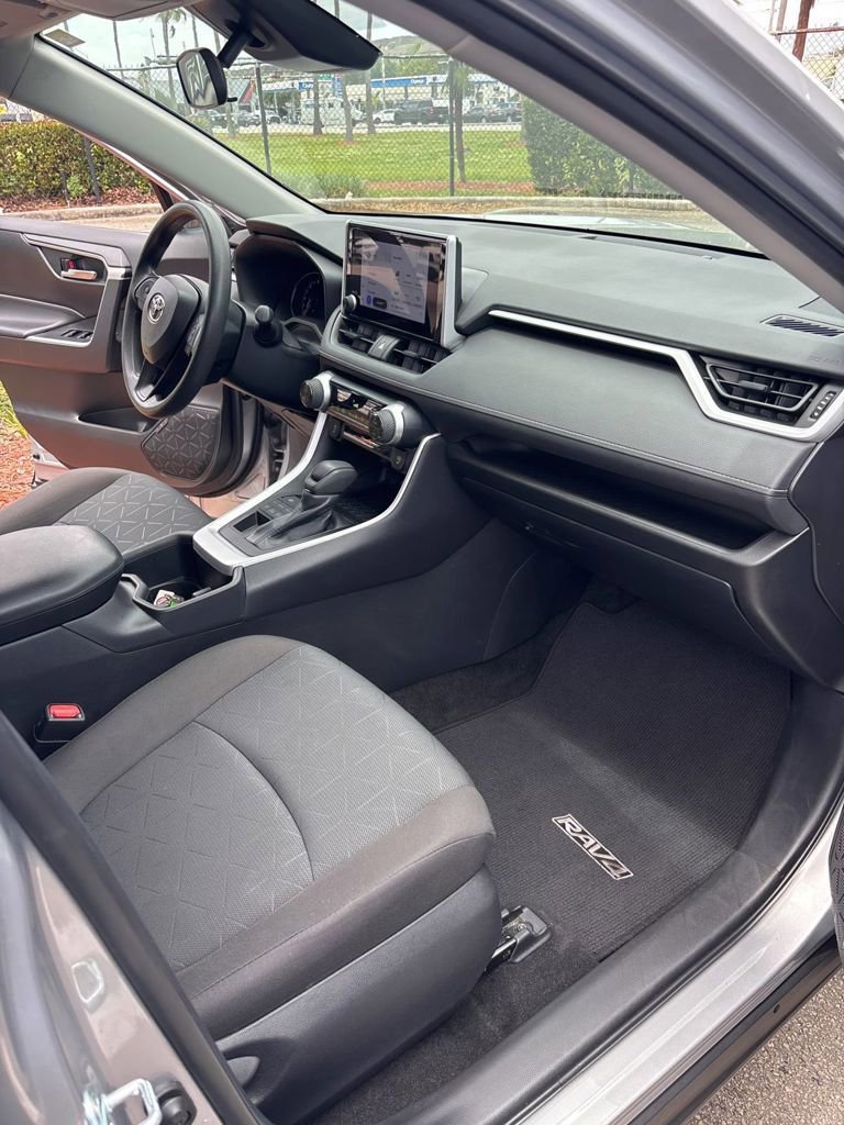 Used 2023 Toyota RAV4 XLE AWD/4WD image 5