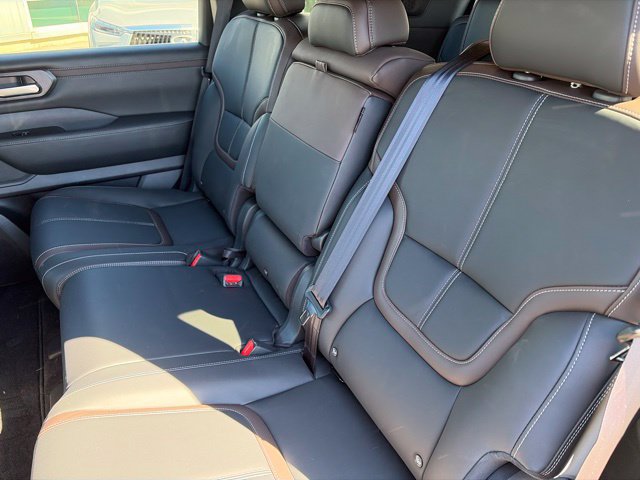 Used 2025 Nissan Armada SL AWD/4WD image 17