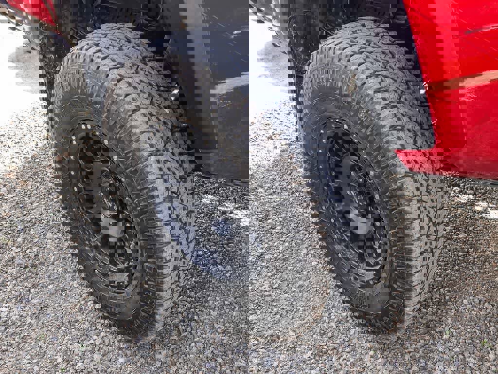 Used 2019 Toyota Tacoma TRD Off-Road w/ Technology Package AWD/4WD image 9