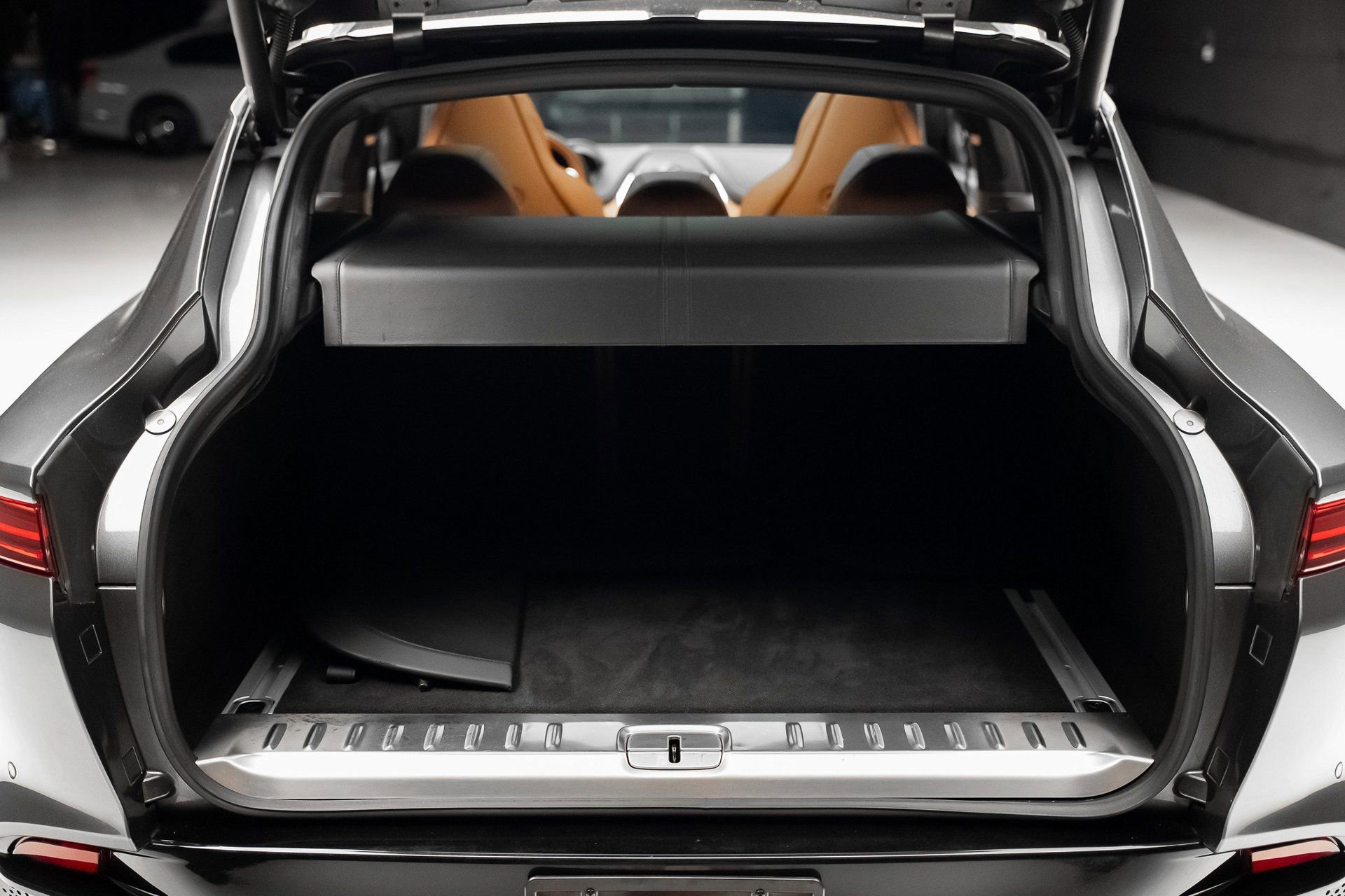 Used 2021 Aston Martin DBX image 69