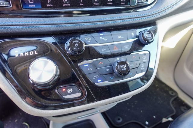 Used 2021 Chrysler Pacifica Touring-L image 17