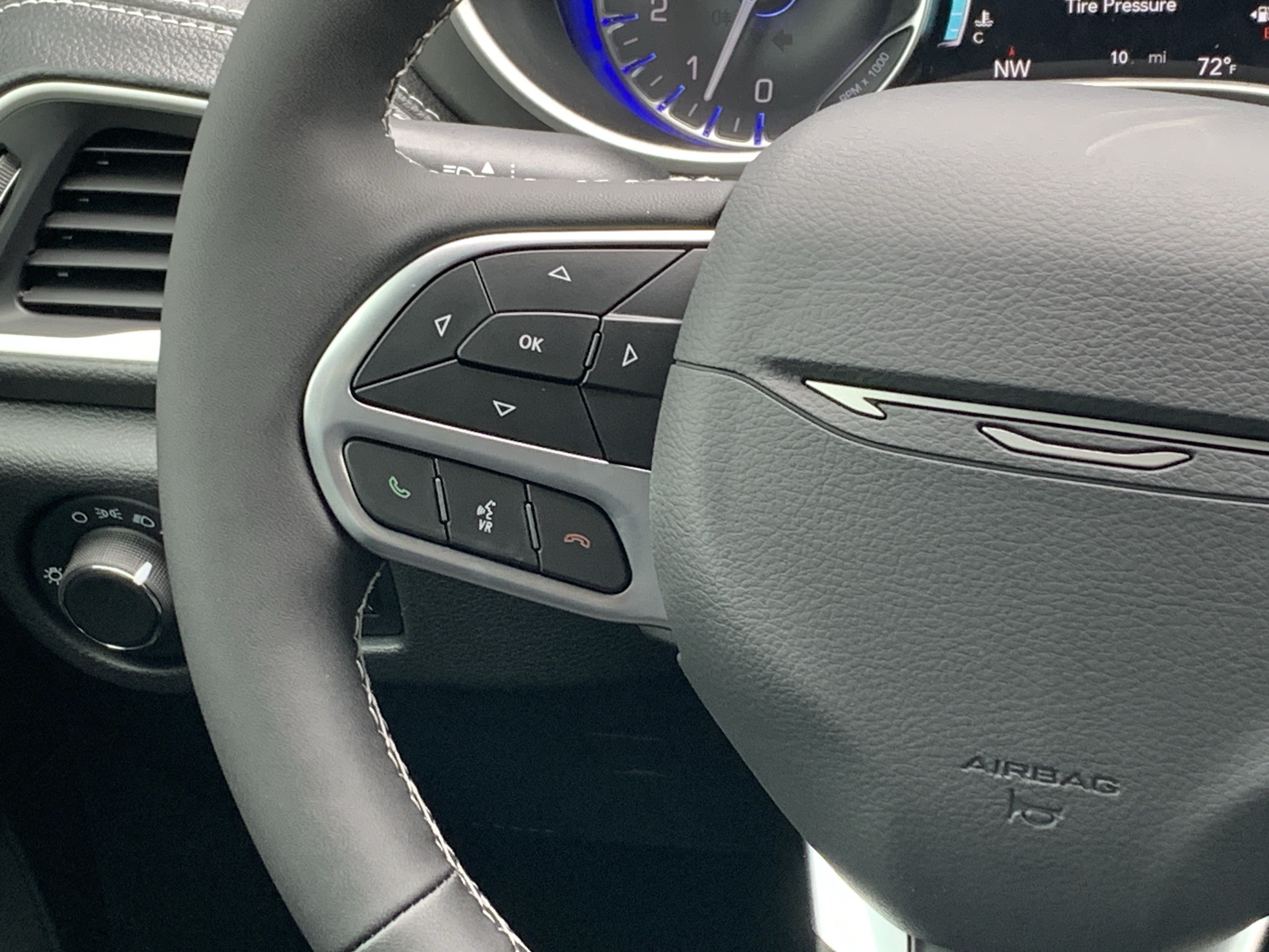 New 2027 Chrysler Pacifica Select FWD image 19