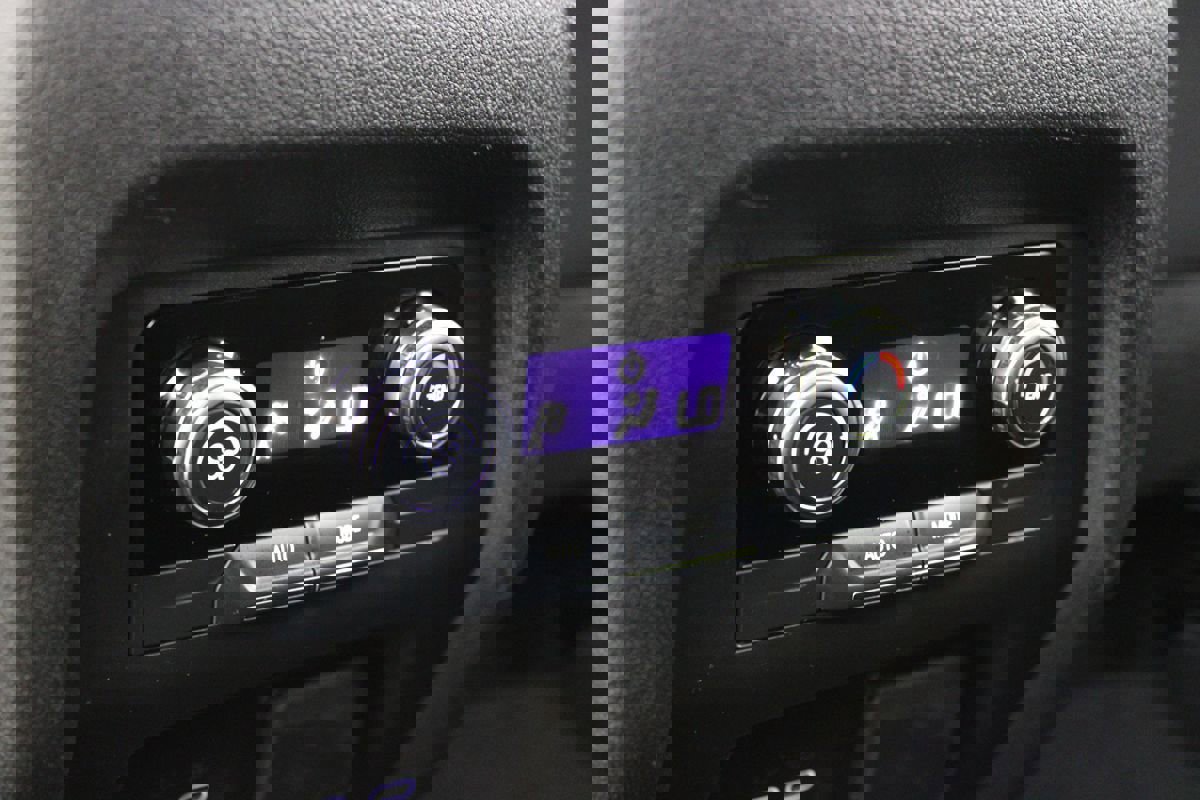 Used 2025 GMC Acadia Elevation image 37