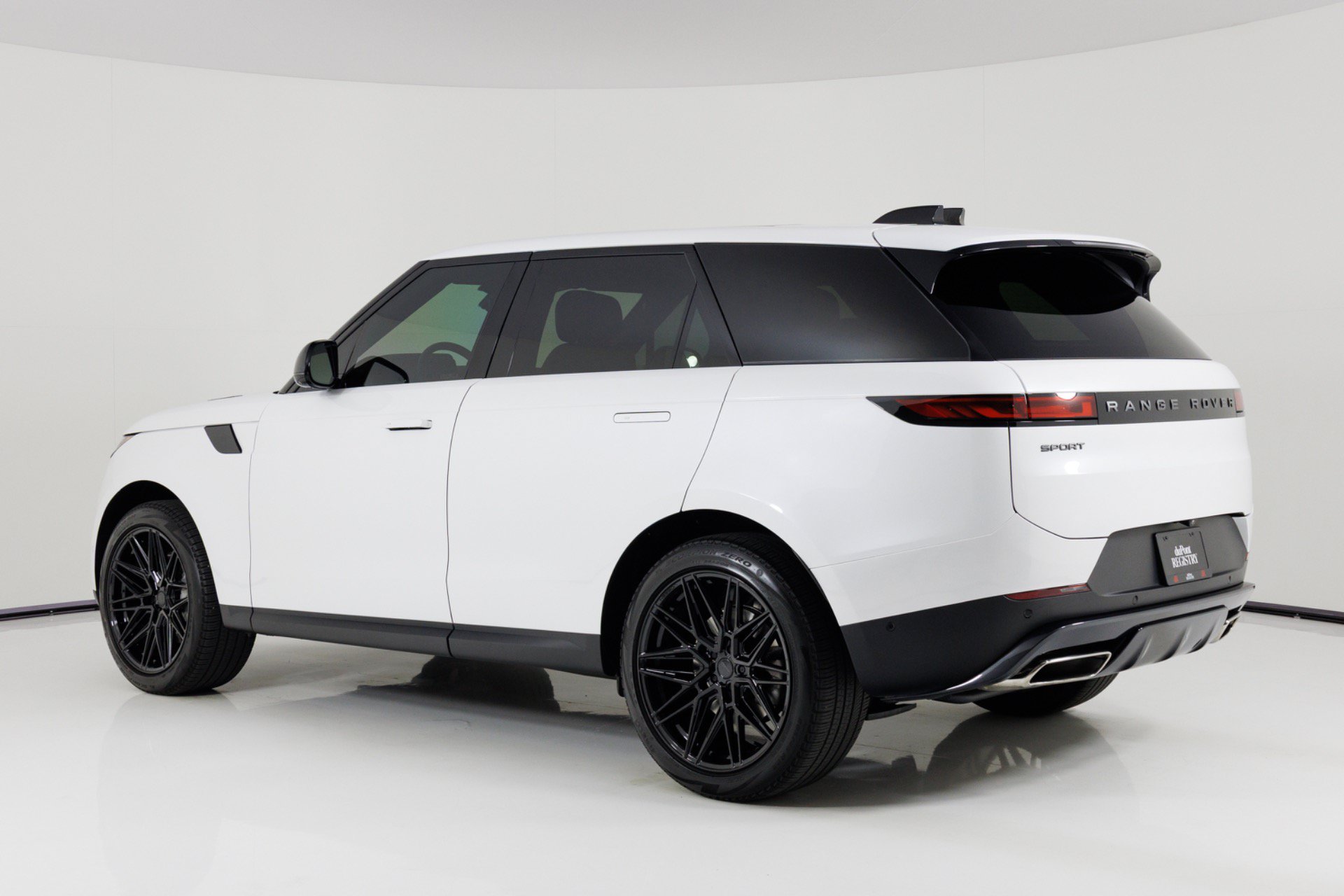 Used 2024 Land Rover Range Rover Sport SE AWD/4WD image 5
