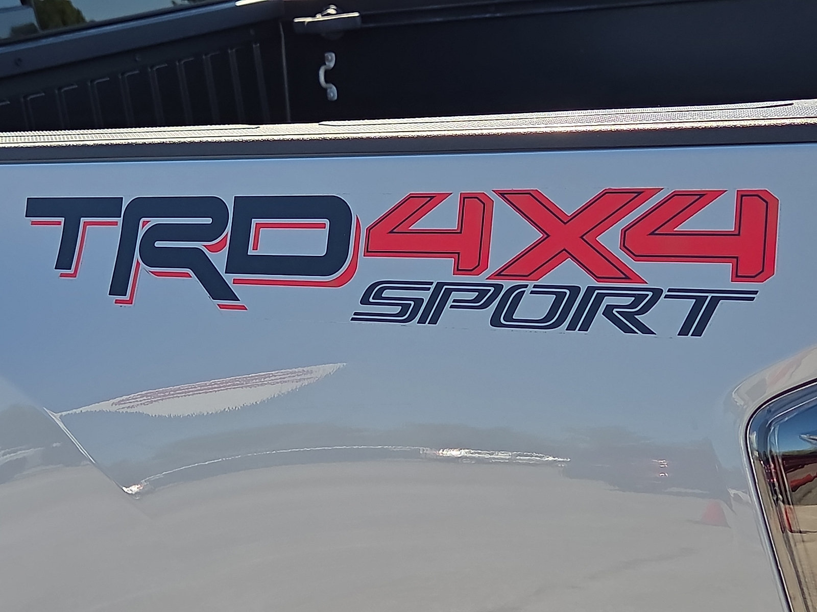Used 2019 Toyota Tacoma TRD Sport AWD/4WD image 8