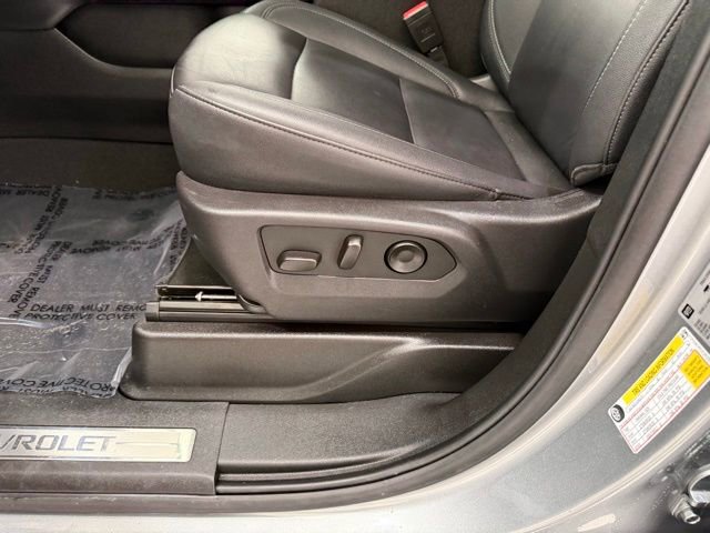Used 2025 Chevrolet Suburban Z71 AWD/4WD image 15