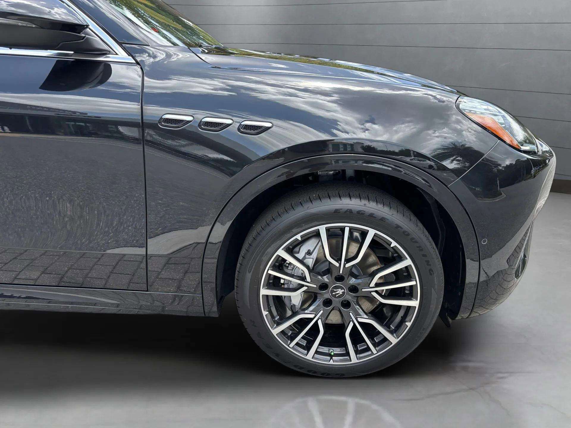 New 2025 Maserati Grecale GT image 6