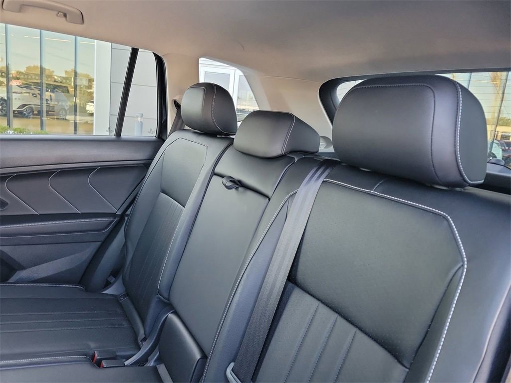 Used 2022 Volkswagen Tiguan SE image 15