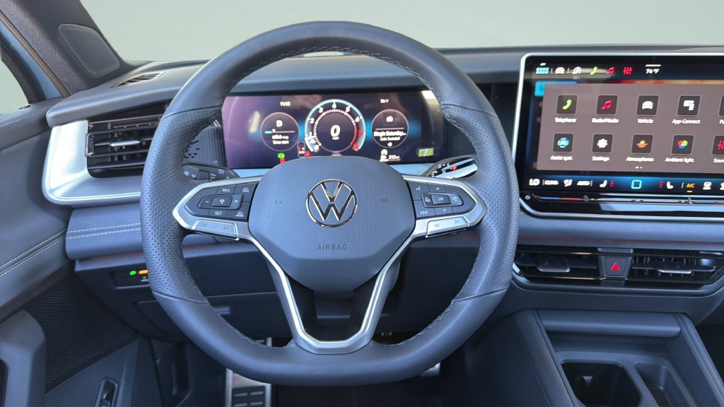 New 2026 Volkswagen Tiguan SE R-Line FWD image 11