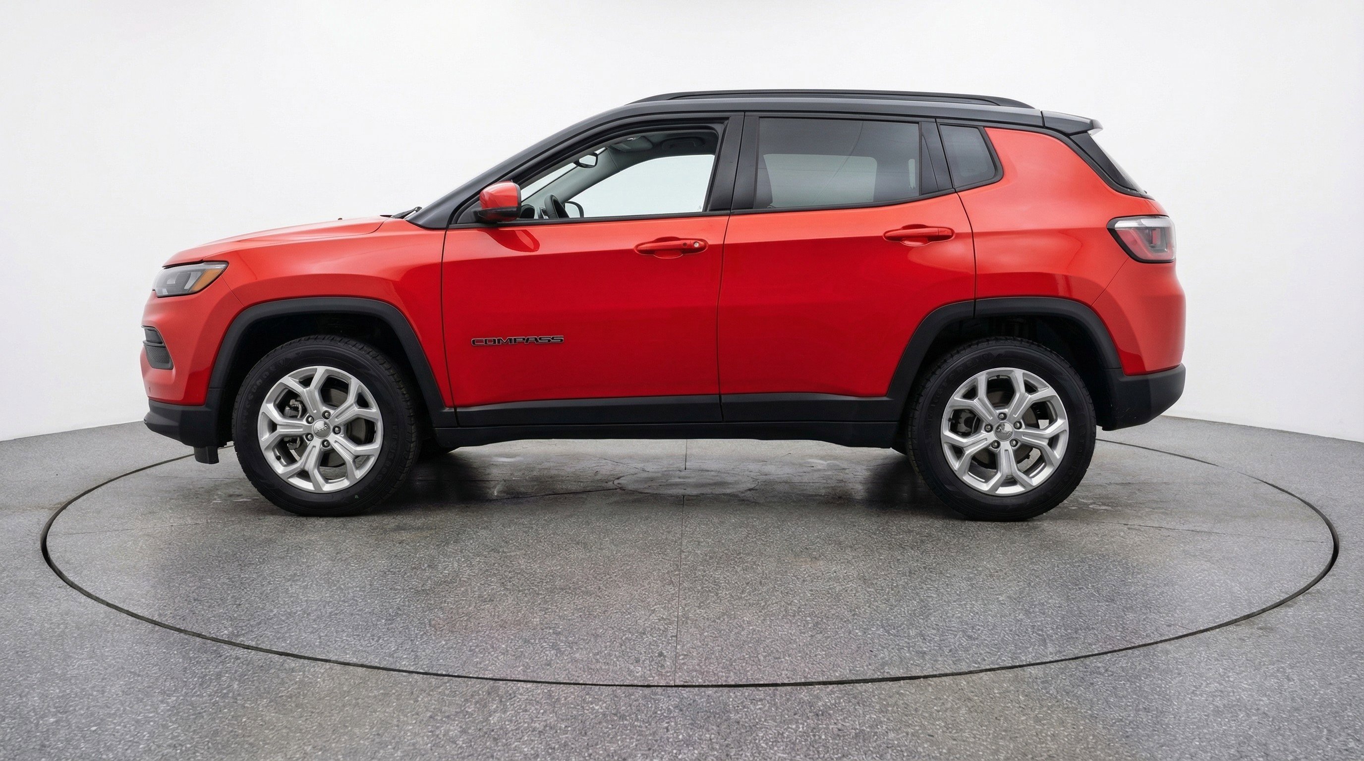 Used 2025 Jeep Compass Latitude image 5