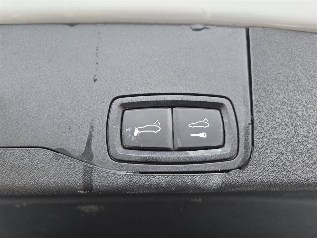 Used 2022 Porsche Taycan 4S image 22