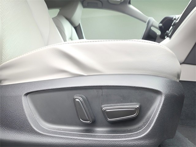 Used 2022 Toyota Camry XLE image 15