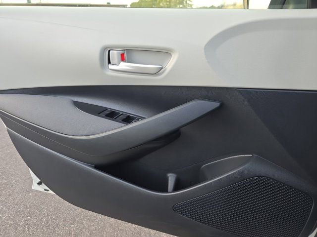 Used 2021 Toyota Corolla LE image 24