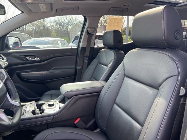 Used 2023 GMC Acadia SLT w/ Elevation Edition image 3