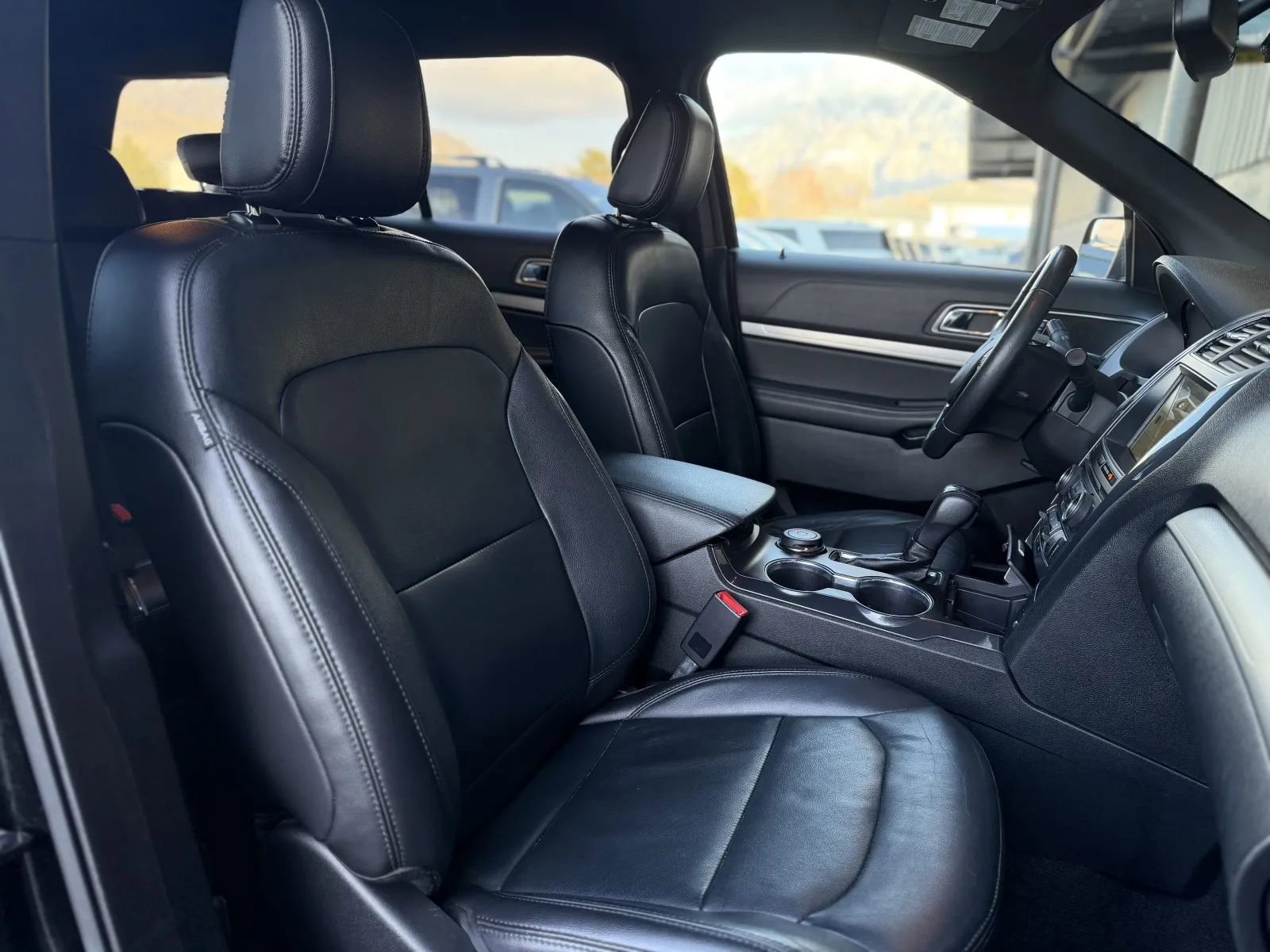 Used 2018 Ford Explorer XLT w/ Equipment Group 202A image 24