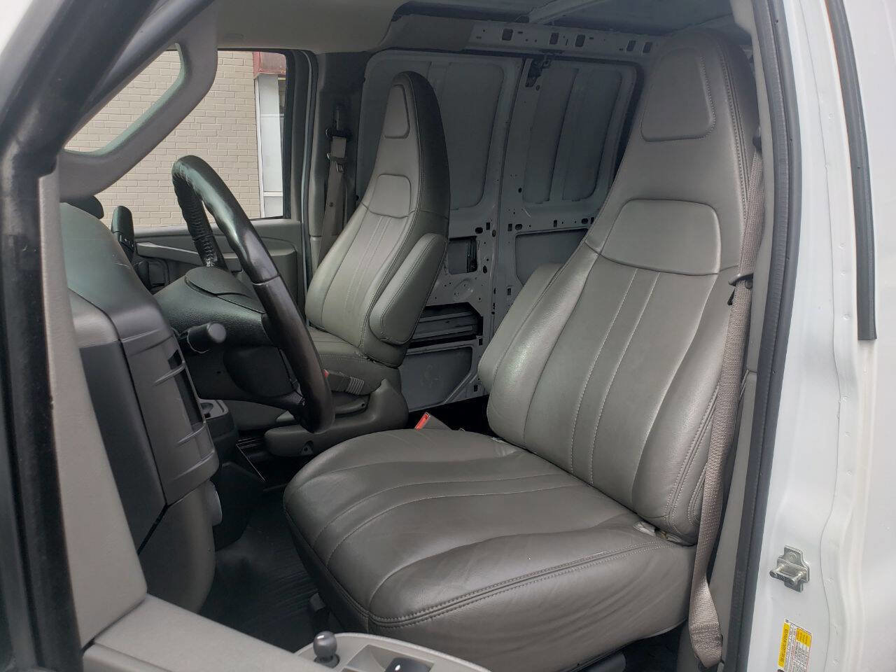 Used 2021 Chevrolet Express 2500 w/ Driver Convenience Package image 7