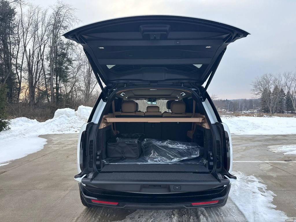 New 2026 Land Rover Range Rover Long Wheelbase SE AWD/4WD image 9