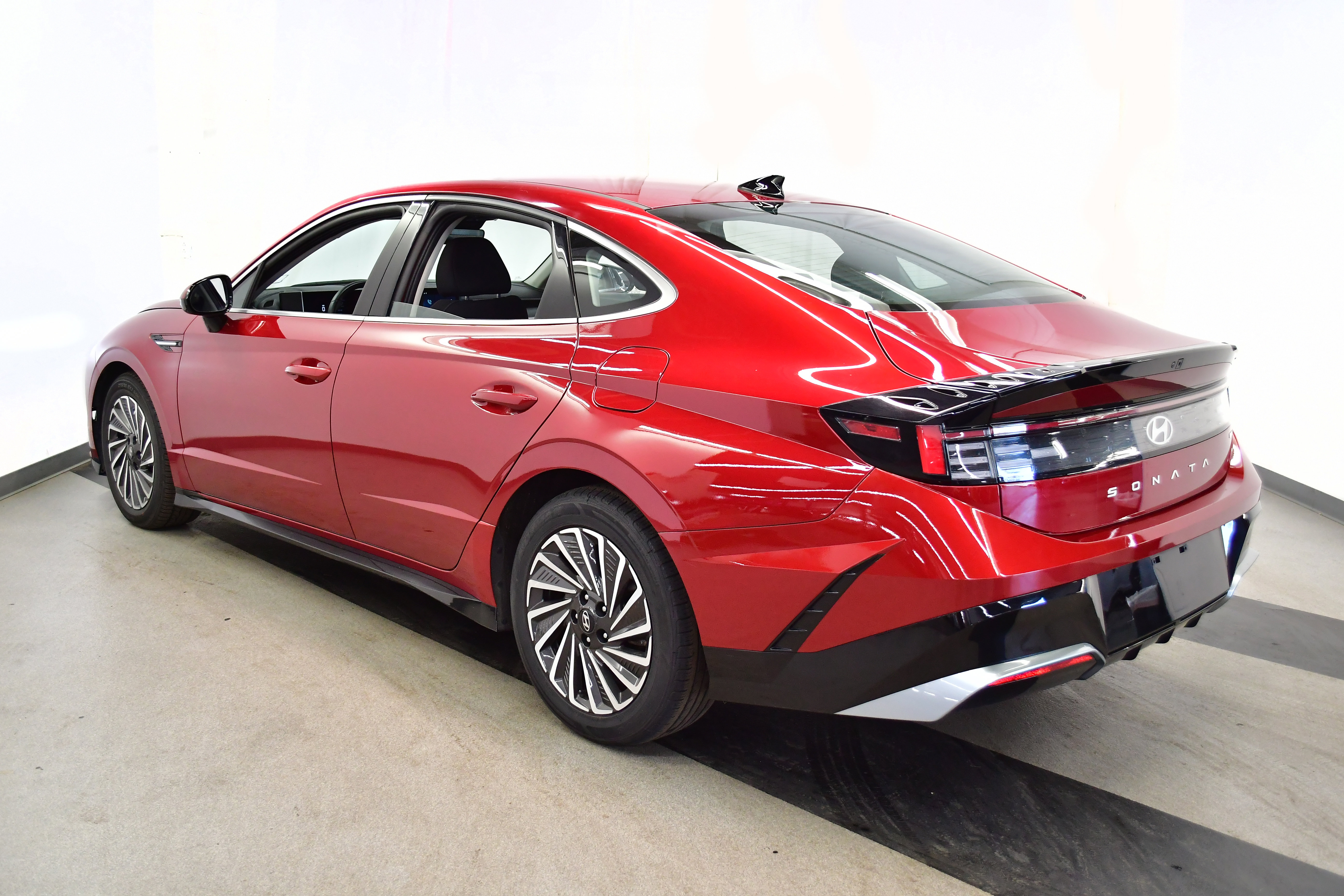 Used 2025 Hyundai Sonata SEL FWD image 5