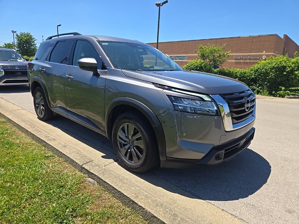Used 2022 Nissan Pathfinder SV FWD image 2