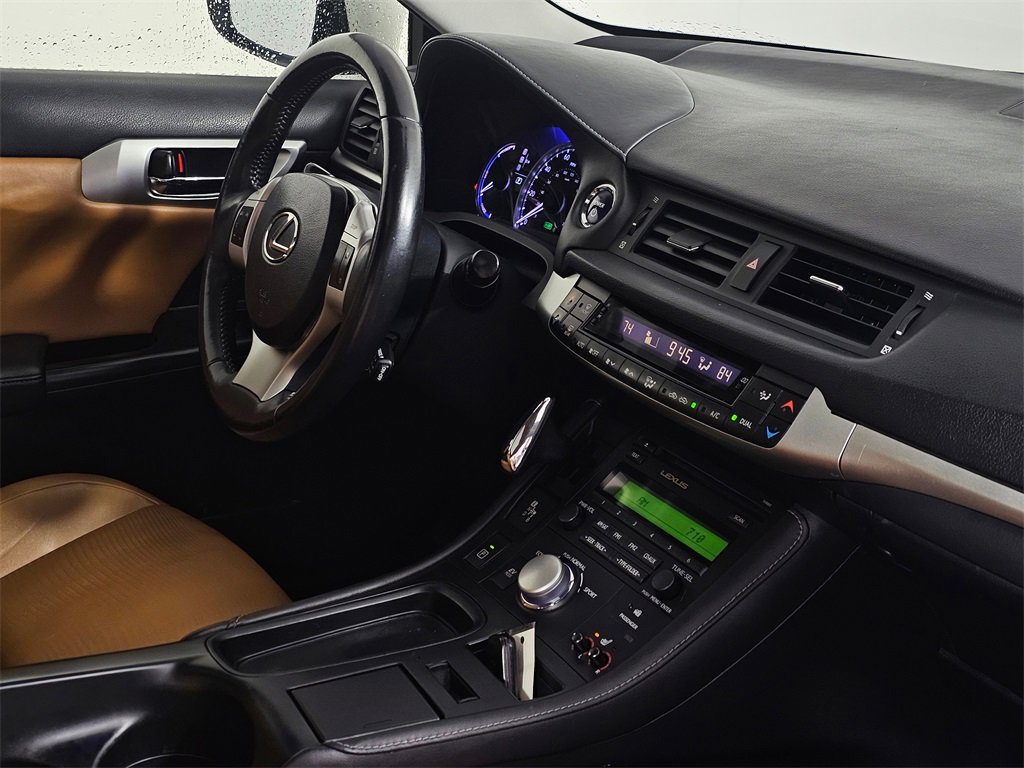 Used 2011 Lexus CT 200h image 10