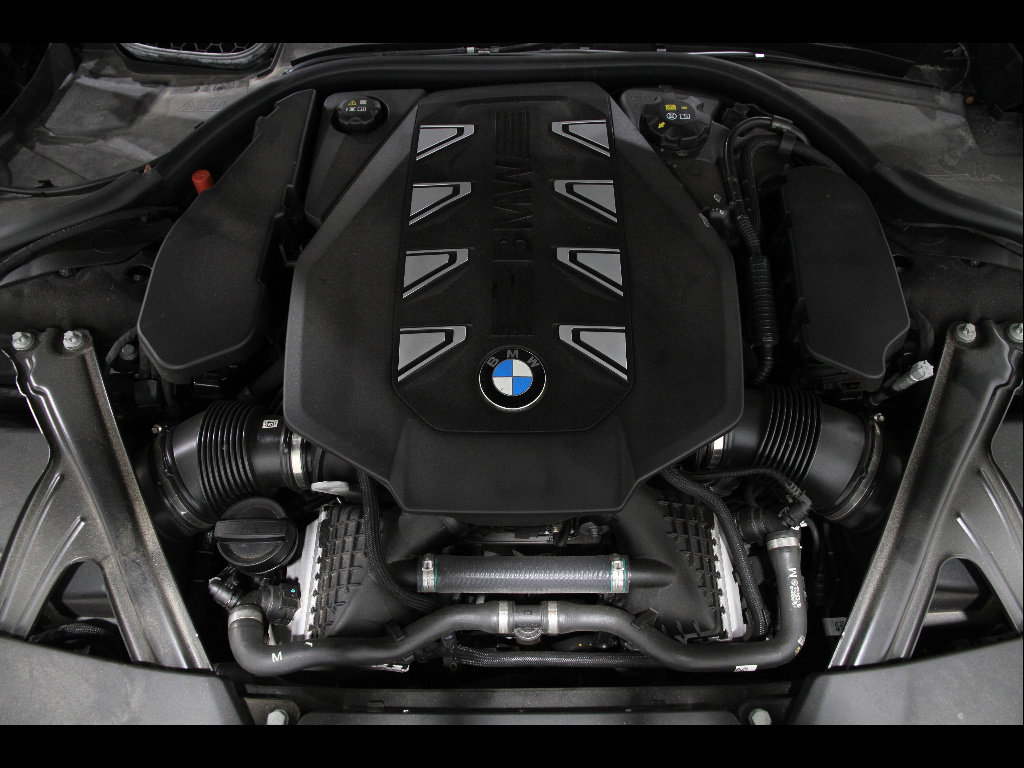 Certified 2024 BMW 760i xDrive AWD/4WD image 21