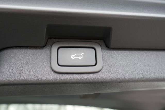 Used 2017 Land Rover Discovery HSE AWD/4WD image 11