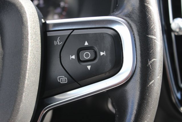 Used 2019 Volvo XC40 T5 Momentum image 14