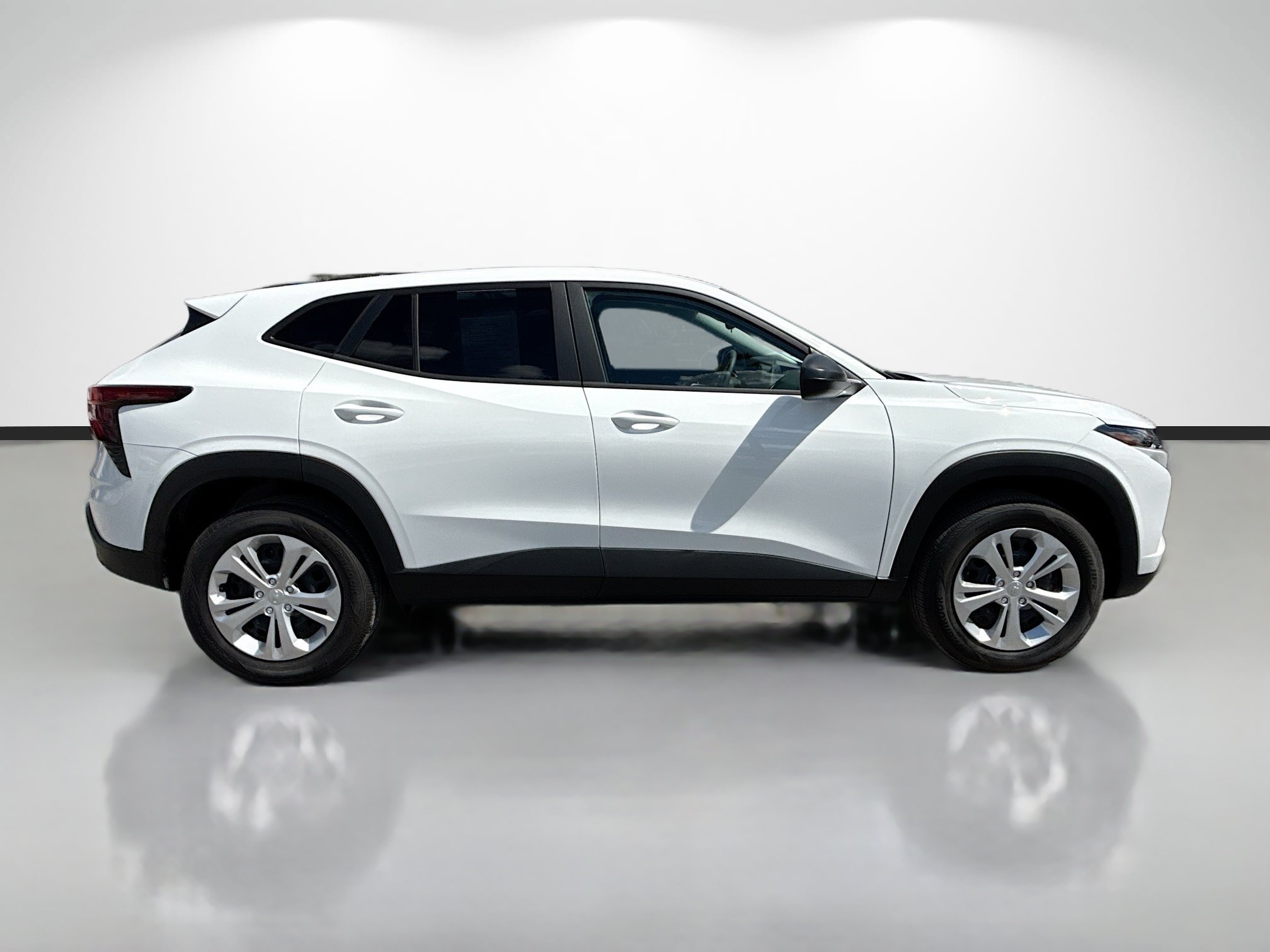 Used 2026 Chevrolet Trax LS FWD image 2