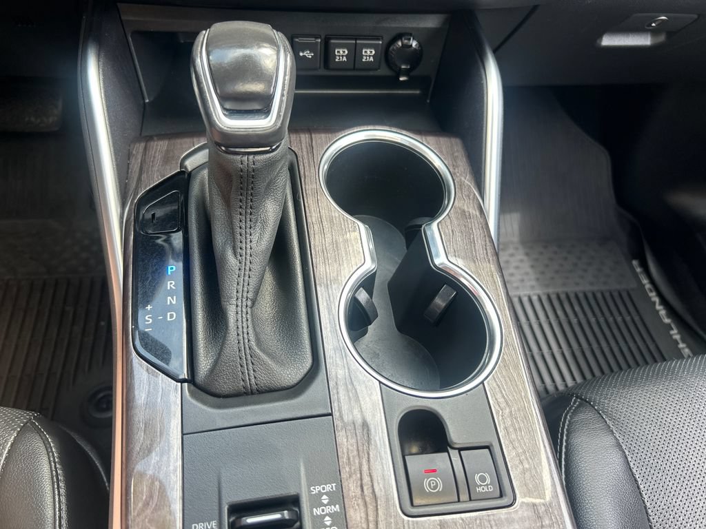 Certified 2021 Toyota Highlander Limited AWD/4WD image 28