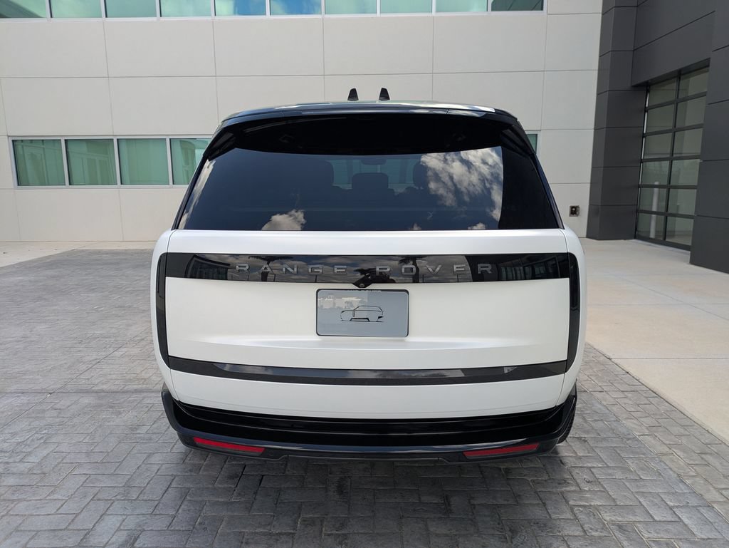 Certified 2025 Land Rover Range Rover Long Wheelbase SE AWD/4WD image 9