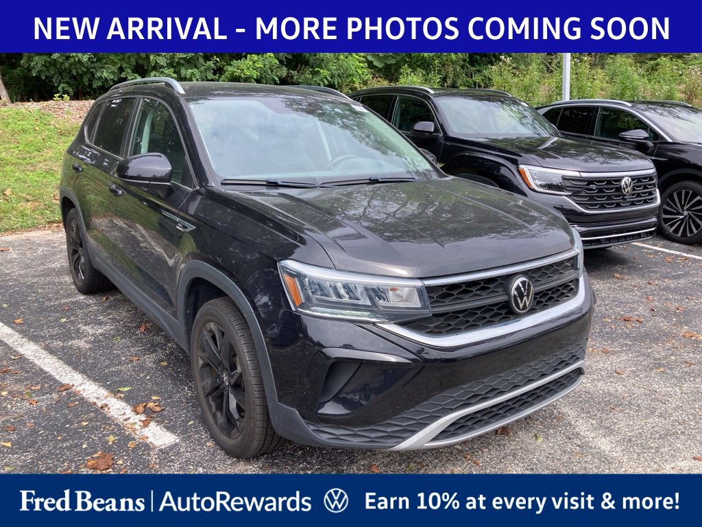 Used 2023 Volkswagen Taos SE w/ Black Wheel Package AWD/4WD image 1