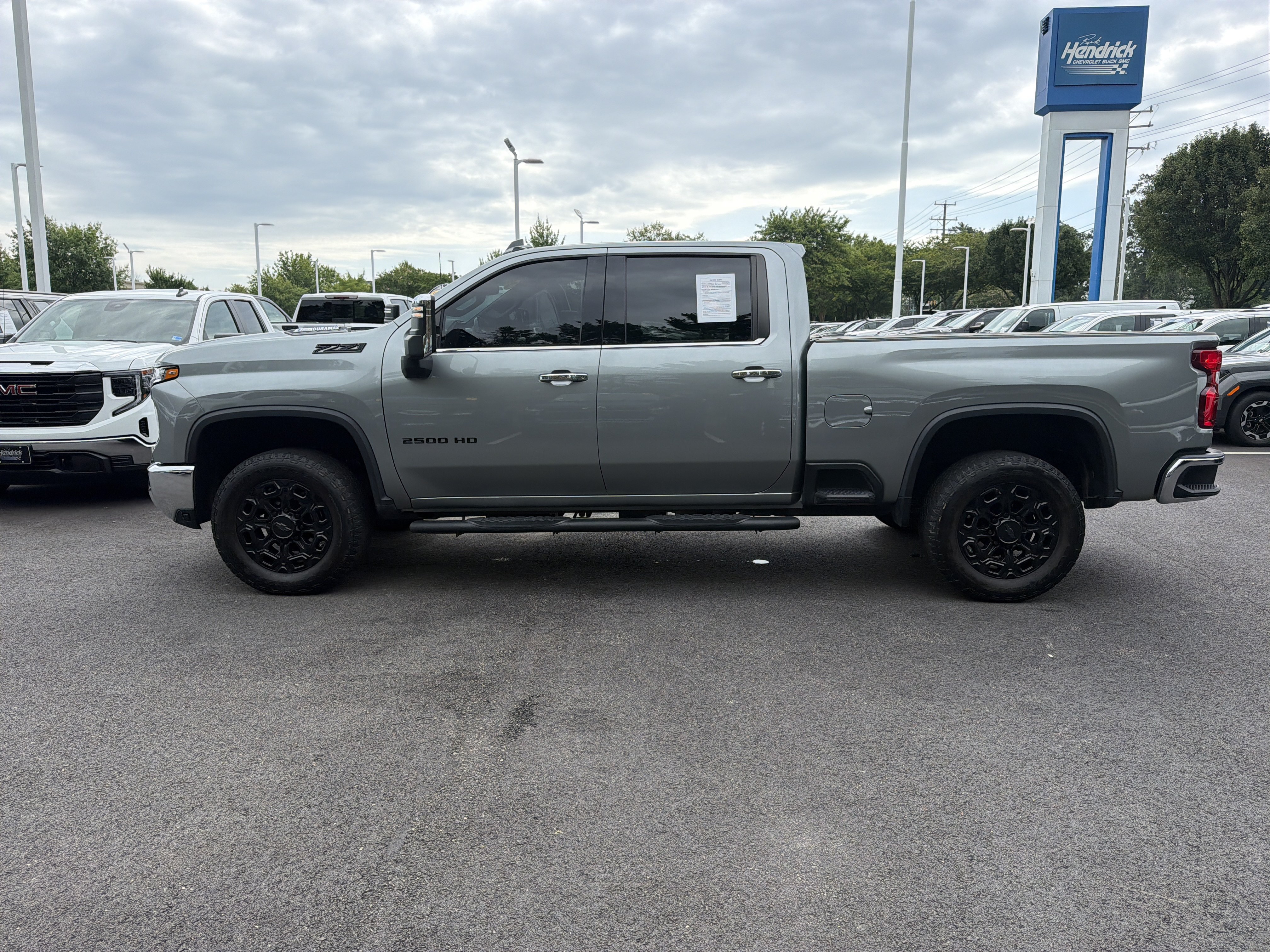 Used 2024 Chevrolet Silverado 2500 LTZ w/ LTZ Convenience Package AWD/4WD image 7