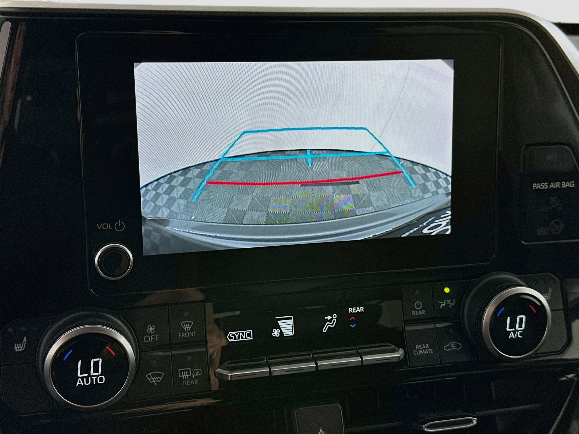Used 2023 Toyota Highlander XLE FWD image 22