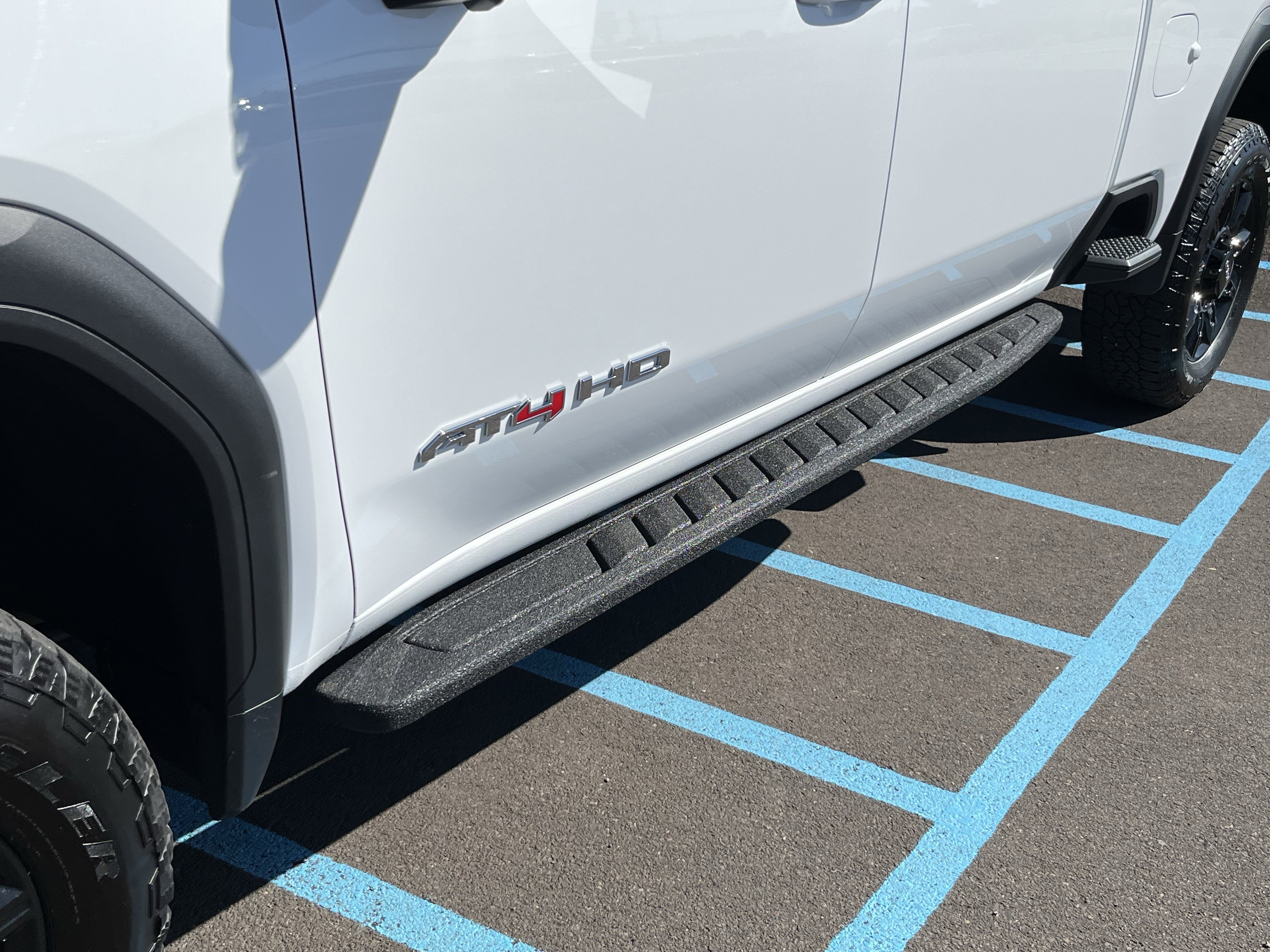 Used 2024 GMC Sierra 2500 AT4 w/ AT4 Premium Plus Package image 11