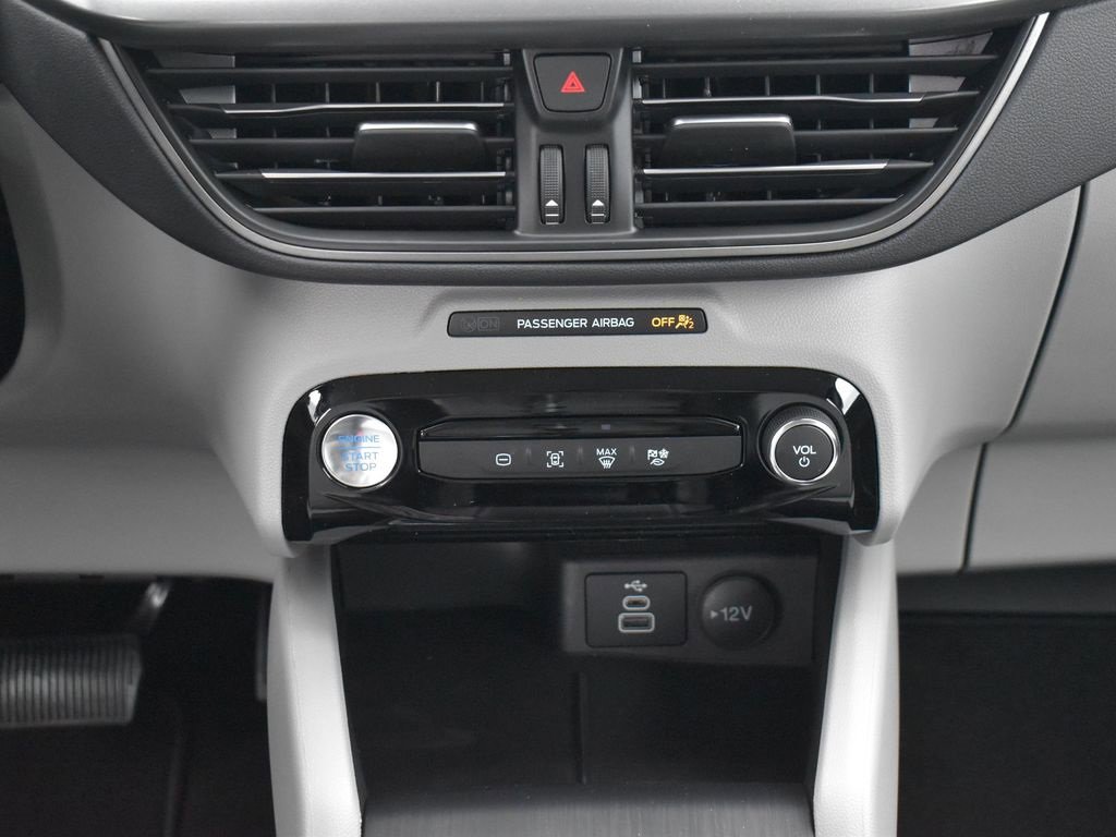 New 2025 Ford Escape SE image 17