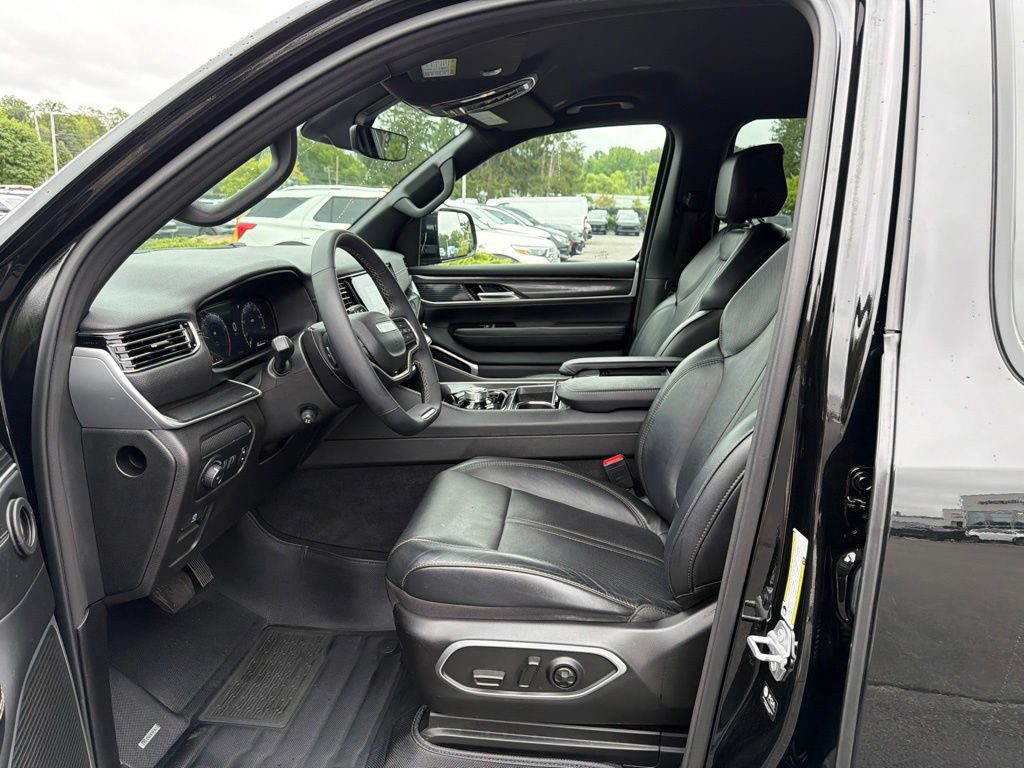 Used 2023 Jeep Wagoneer 4WD image 12