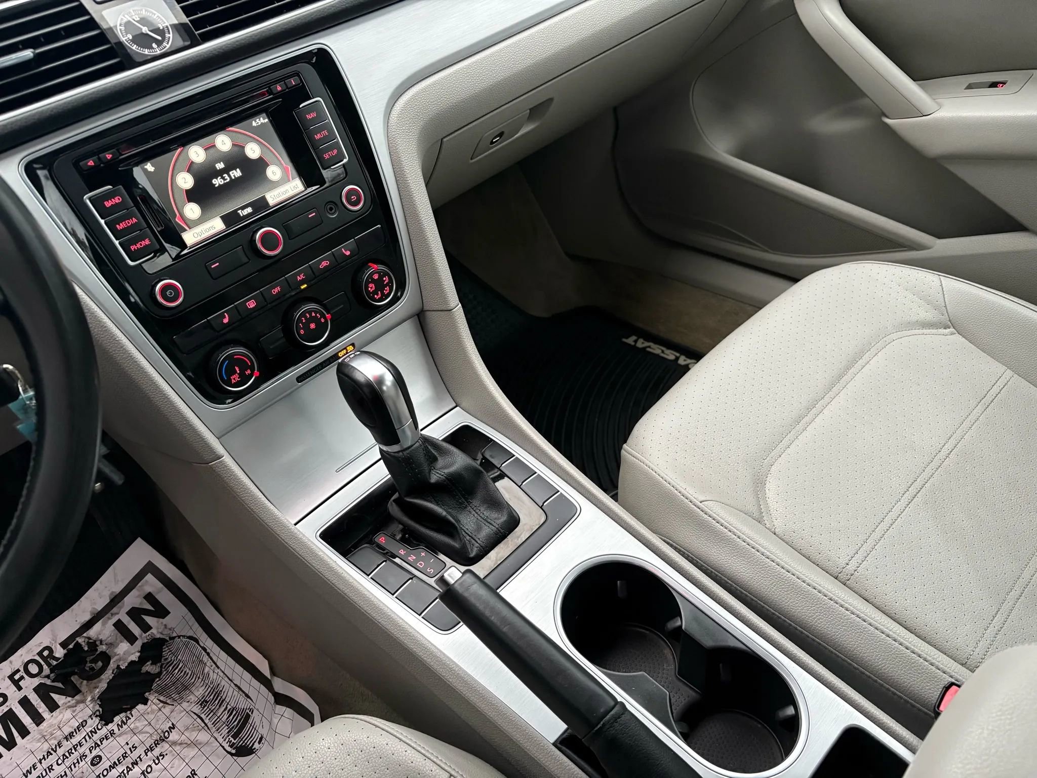 Used 2013 Volkswagen Passat TDI SE image 18