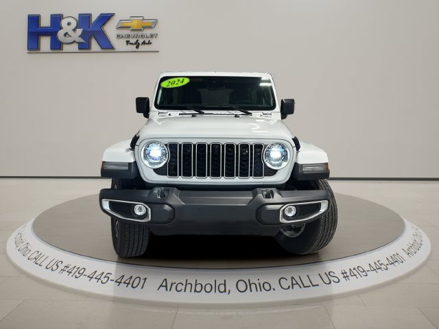 Used 2024 Jeep Wrangler Unlimited Sahara w/ Technology Group AWD/4WD image 2