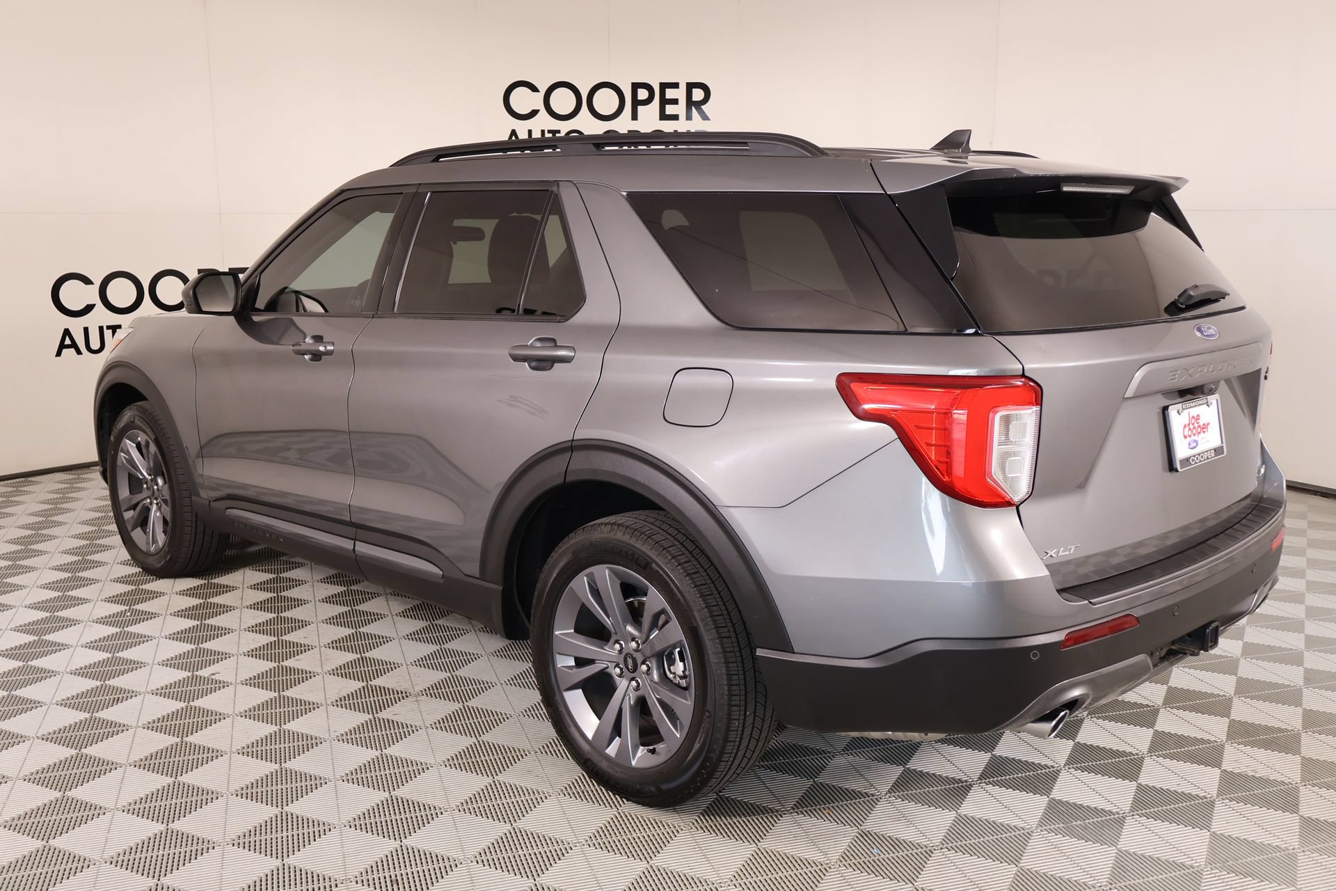 Used 2023 Ford Explorer XLT w/ Equipment Group 202A AWD/4WD image 23