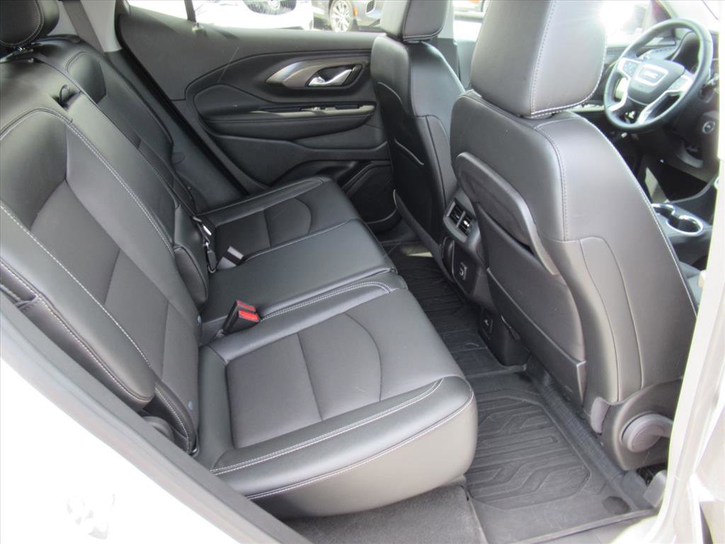 Used 2023 GMC Terrain SLT w/ Elevation Edition image 32