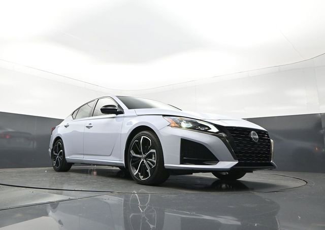 Used 2023 Nissan Altima 2.5 SR w/ SR Premium Package FWD image 27