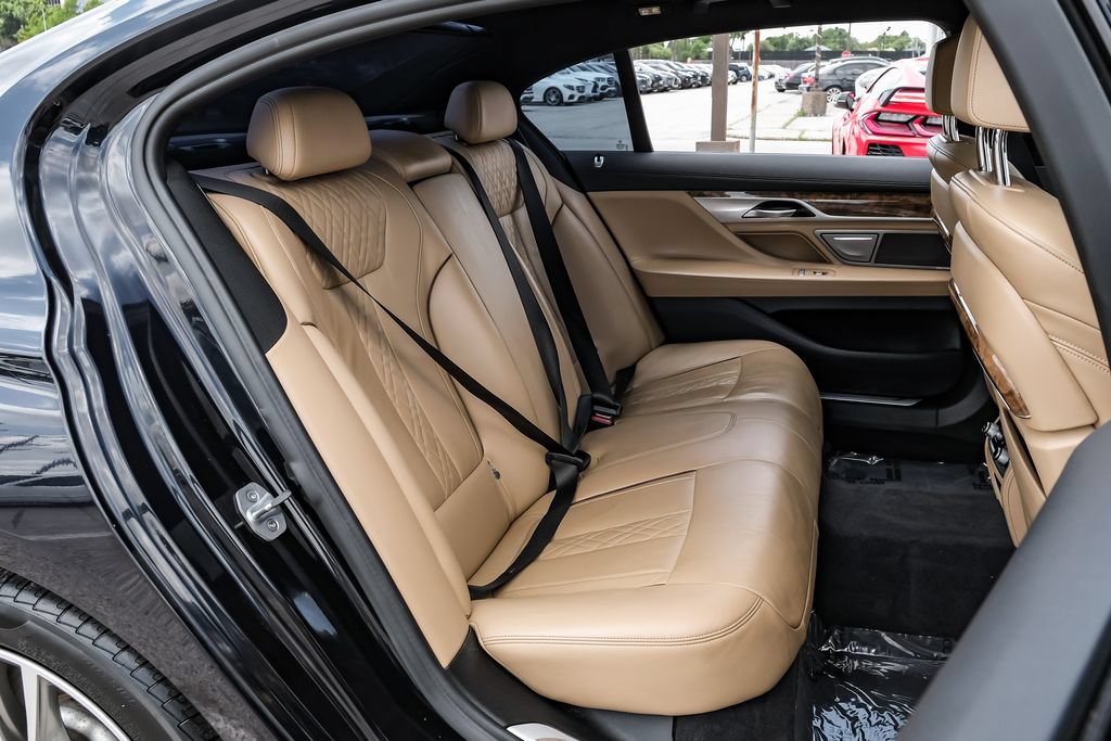 Used 2019 BMW 750i xDrive w/ M Sport Package AWD/4WD image 42