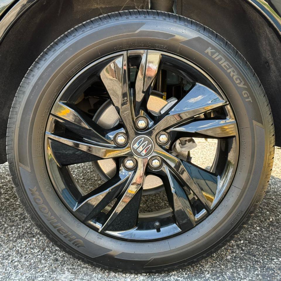 Used 2025 Buick Encore GX Sport Touring w/ Advanced Technology Package AWD/4WD image 18
