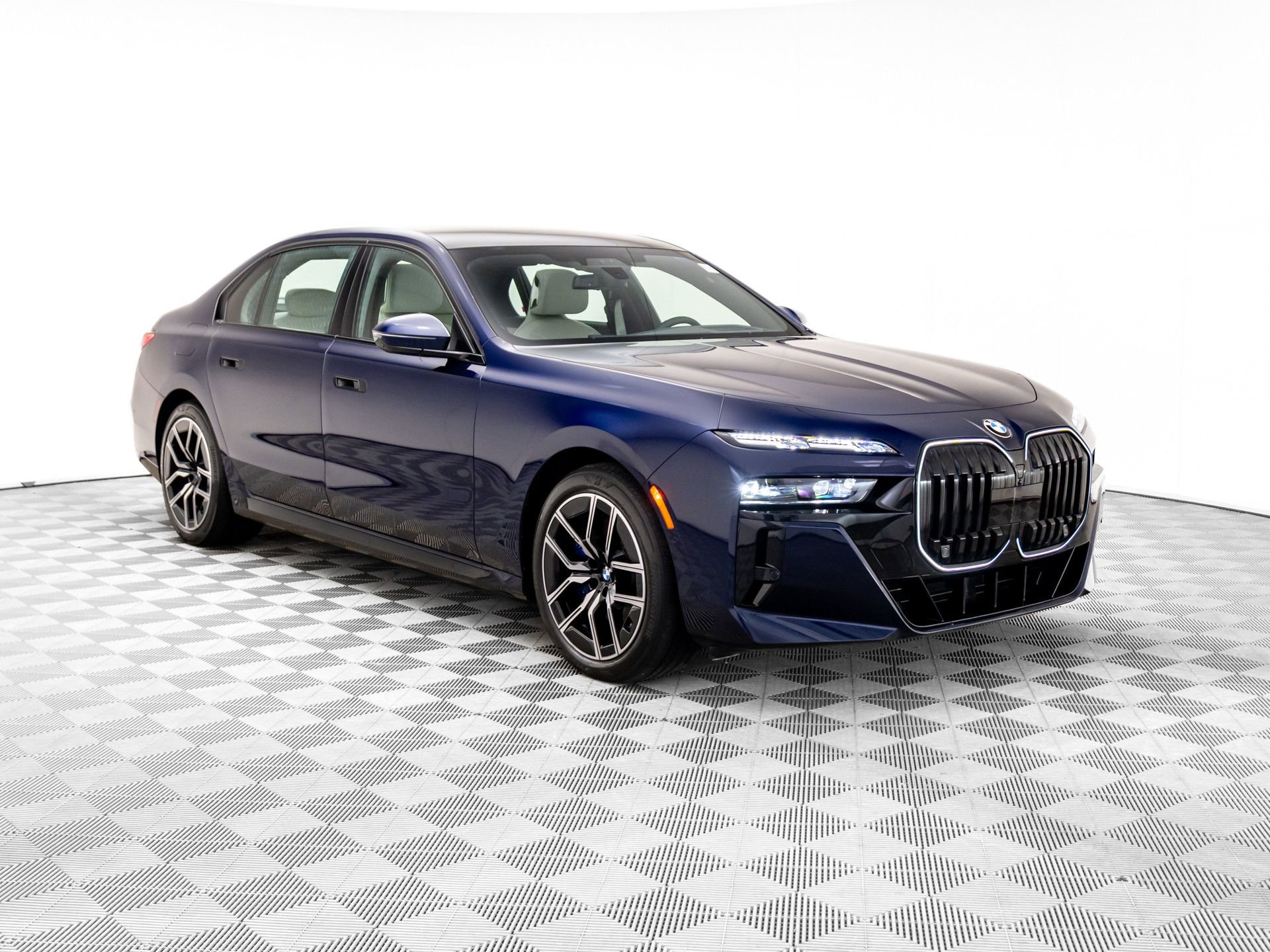 Used 2025 BMW 760i xDrive 760i xDrive w/ Executive Package image 8