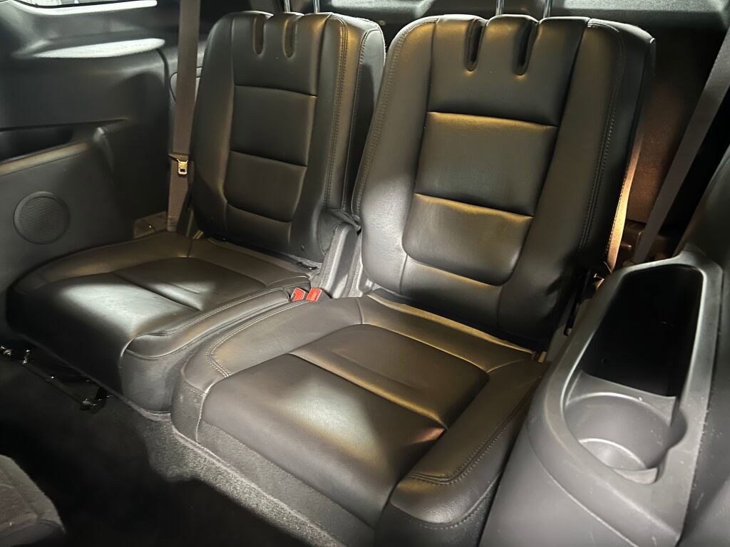 Used 2015 Ford Explorer XLT w/ Equipment Group 202A image 7