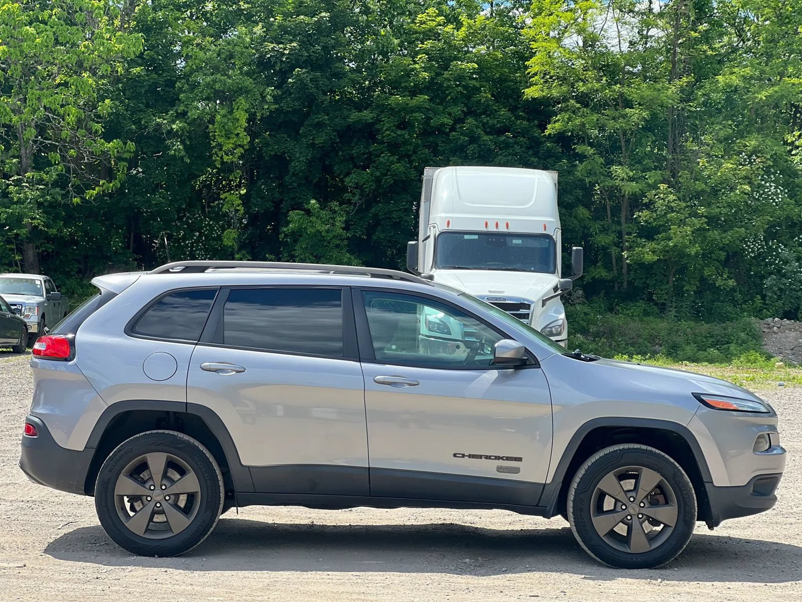 Used 2016 Jeep Cherokee 75th Anniversary AWD/4WD image 7